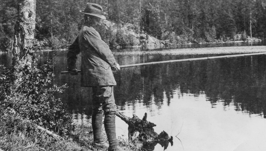 AUGUST-bildet er fra Fjuktjernet i Blaker
