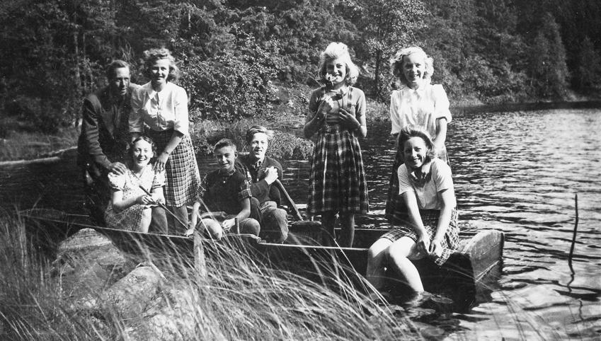 SEPTEMBER-bildet er fra Lundertjernet i 1942